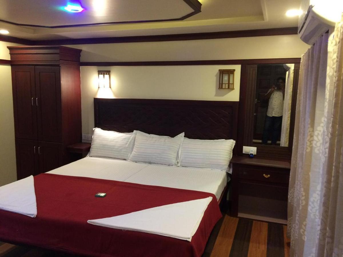 Beach Paradise Day Cruise Houseboat Alappuzha 외부 사진
