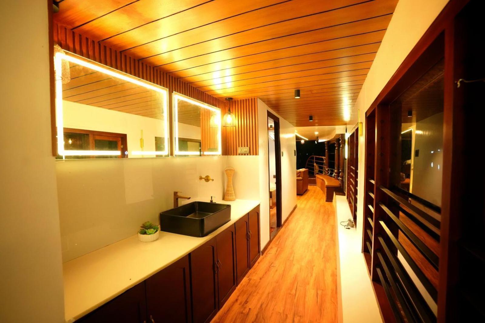 Beach Paradise Day Cruise Houseboat Alappuzha 외부 사진